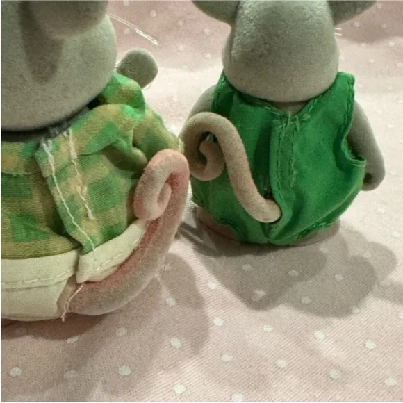 Li’l woodzeez Charming Mouse Family Toy Set - Picture 10 of 10